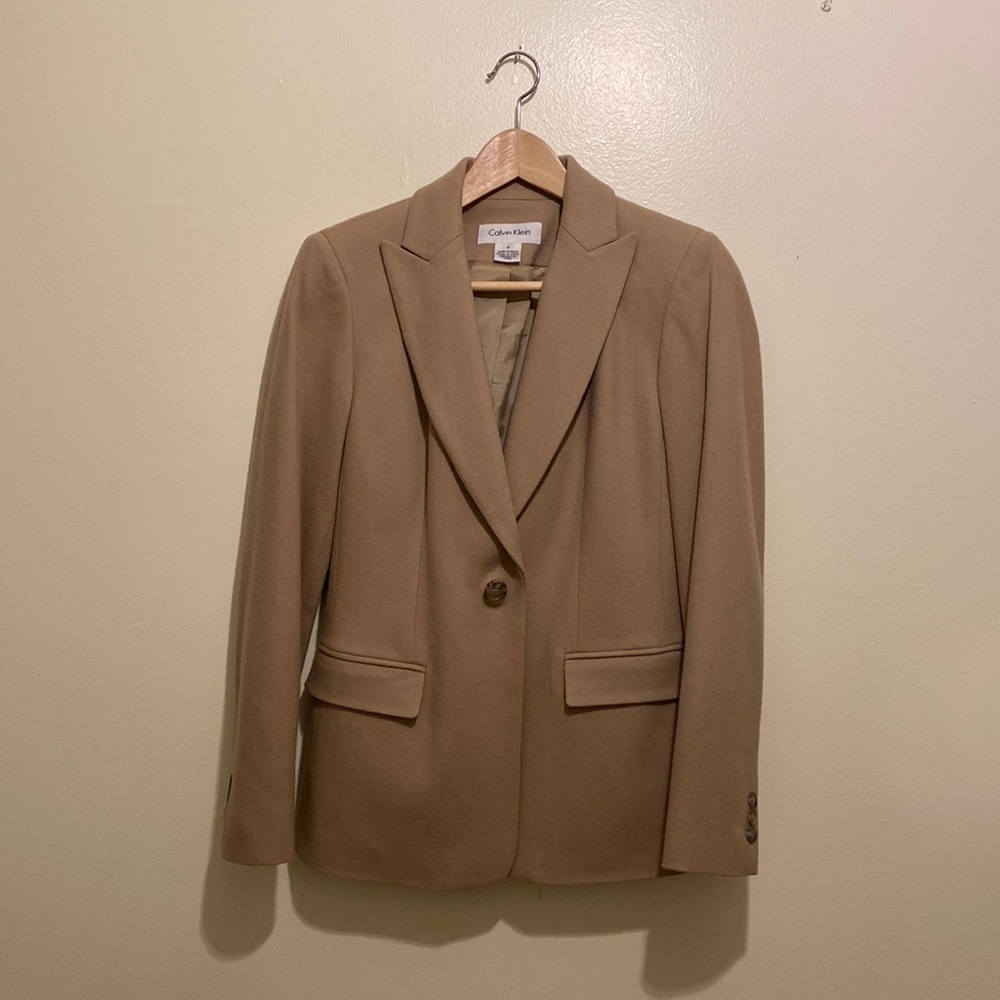 Calvin Klein Carmel beautiful virgin wool blazer . Size 2